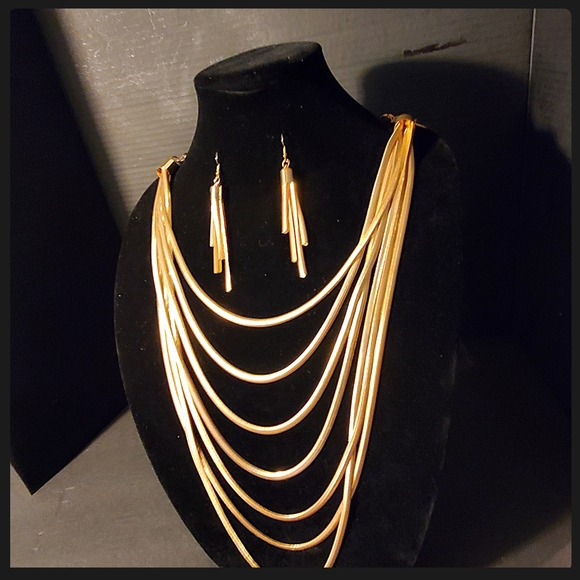 Multi Strand Gold Necklace with Earrings. - Picture 6 of 15